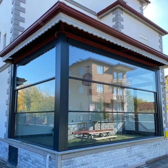 Modern Cam Balkon